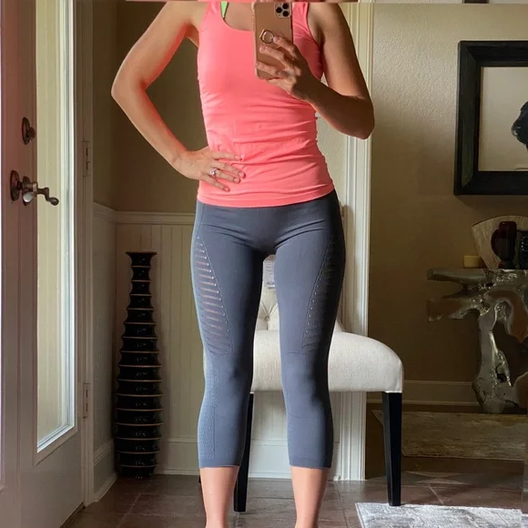 HUGE LULULEMON SALE!!! - Picture 13 of 16